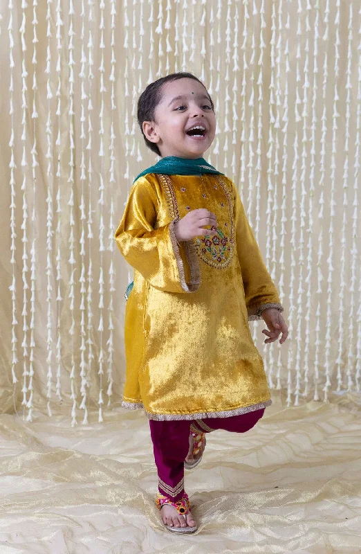 Pre-Order: Girl Velvet Kurta Set-Yellow